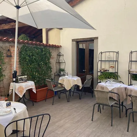 Corte Seguini Bed & Breakfast *
